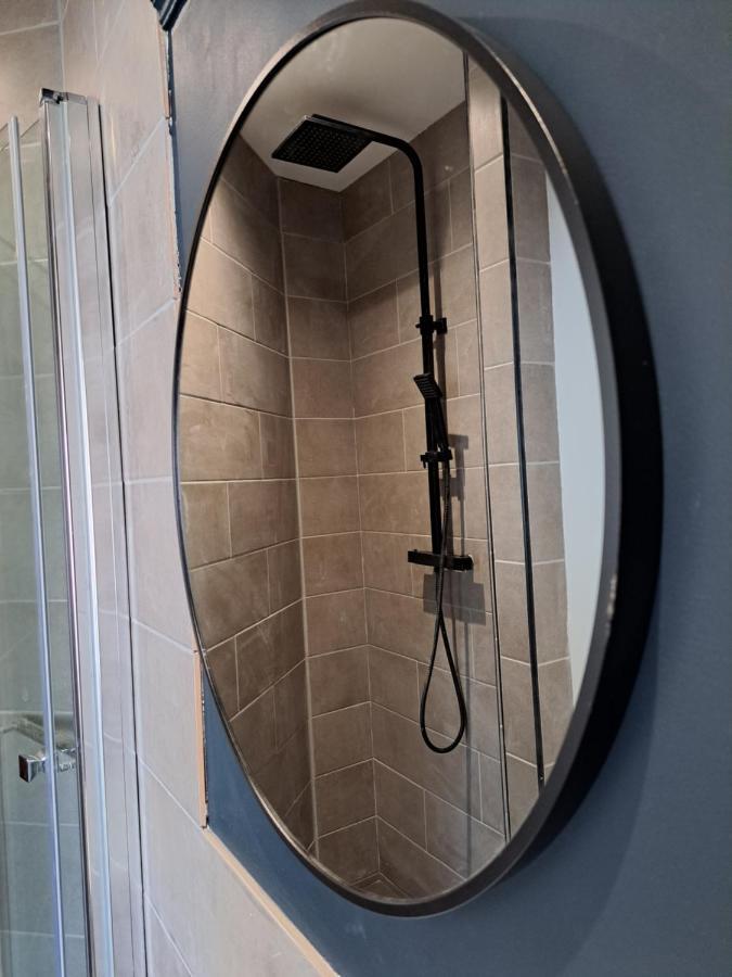 Kingsdown Apartment Грейт Малвърн Екстериор снимка