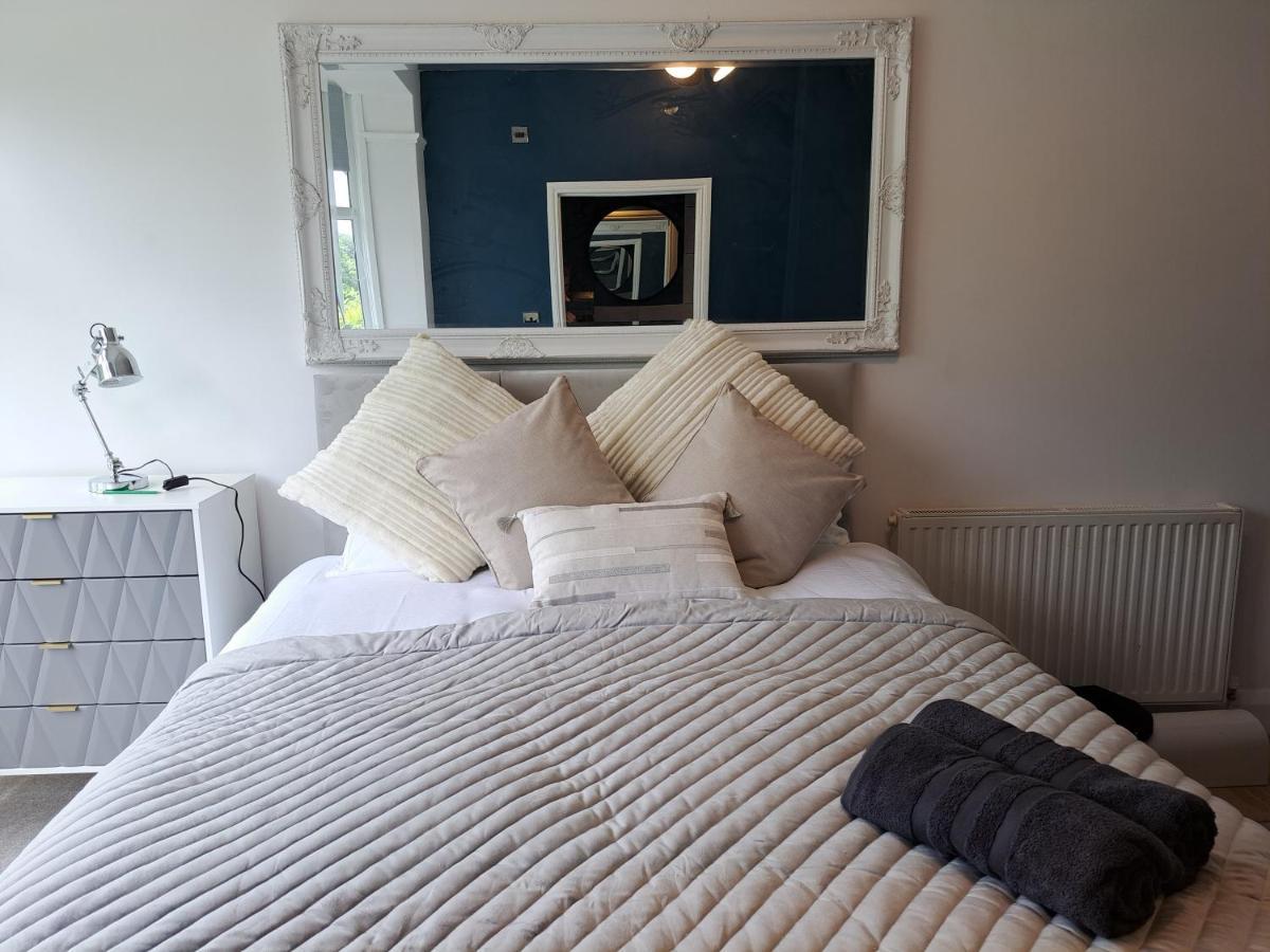 Kingsdown Apartment Грейт Малвърн Екстериор снимка