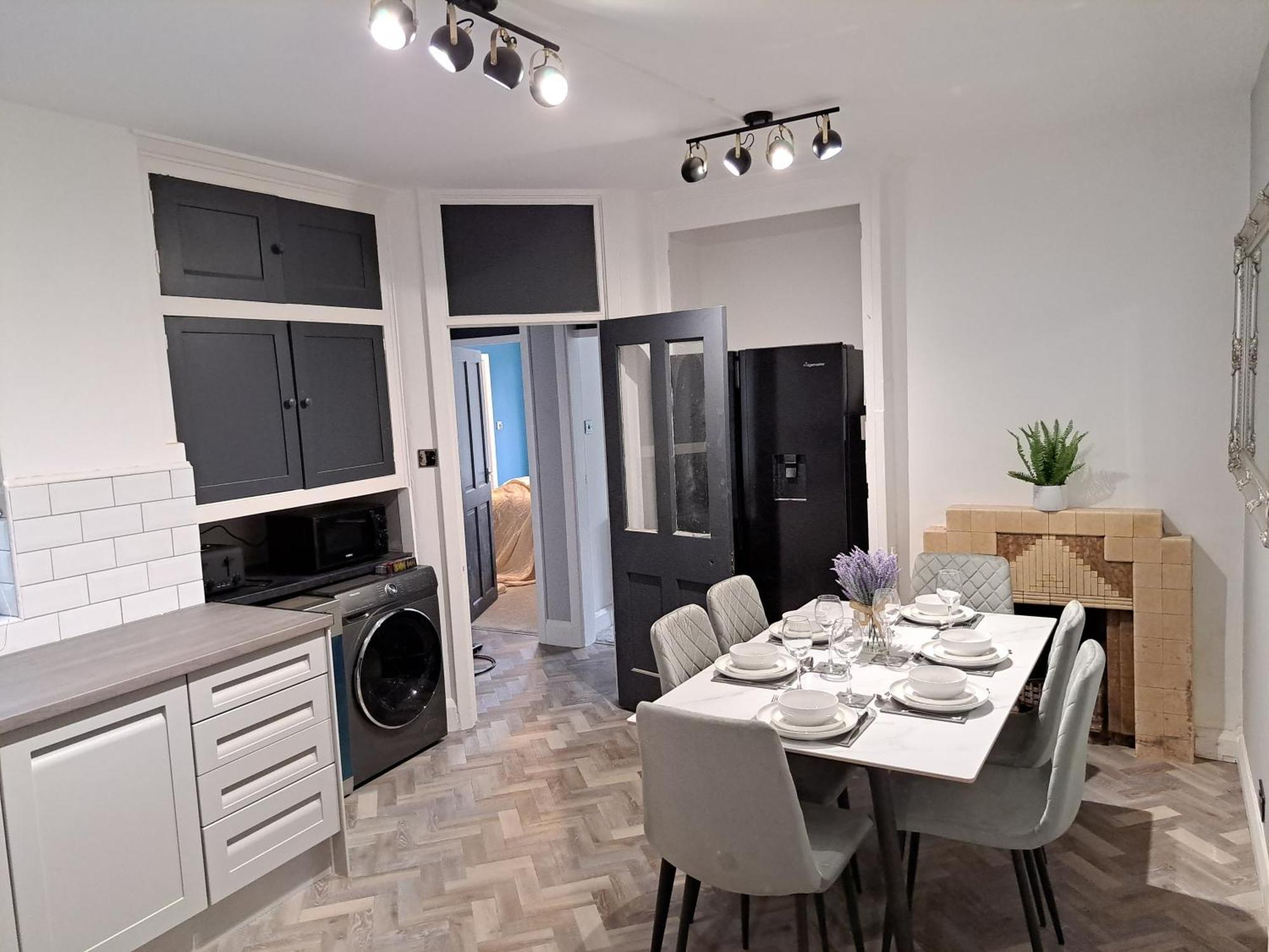 Kingsdown Apartment Грейт Малвърн Екстериор снимка
