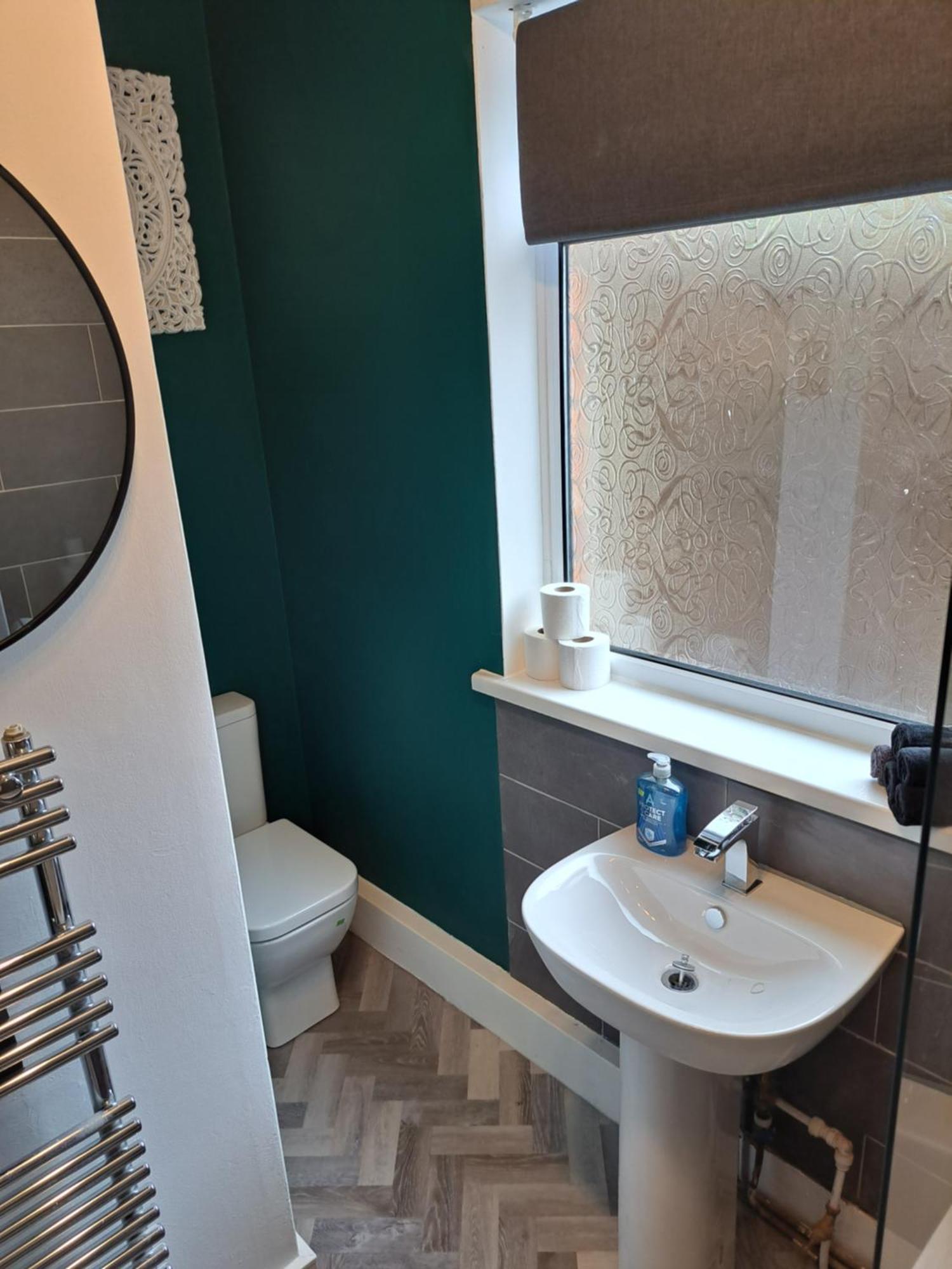 Kingsdown Apartment Грейт Малвърн Екстериор снимка