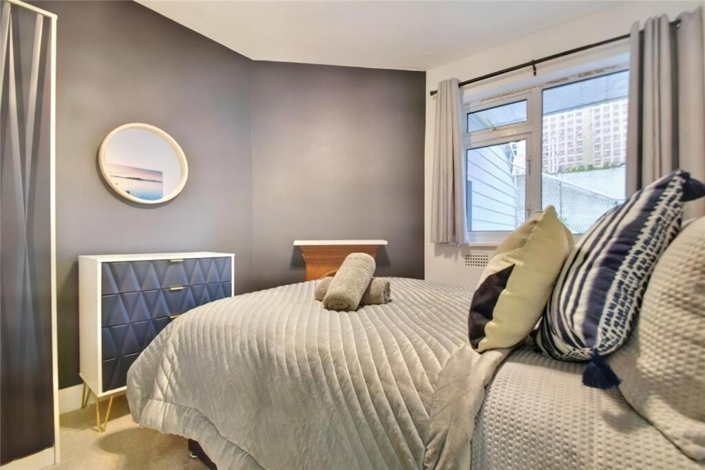 Kingsdown Apartment Грейт Малвърн Екстериор снимка