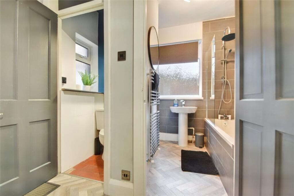 Kingsdown Apartment Грейт Малвърн Екстериор снимка