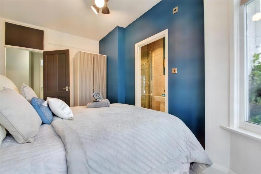 Kingsdown Apartment Грейт Малвърн Екстериор снимка