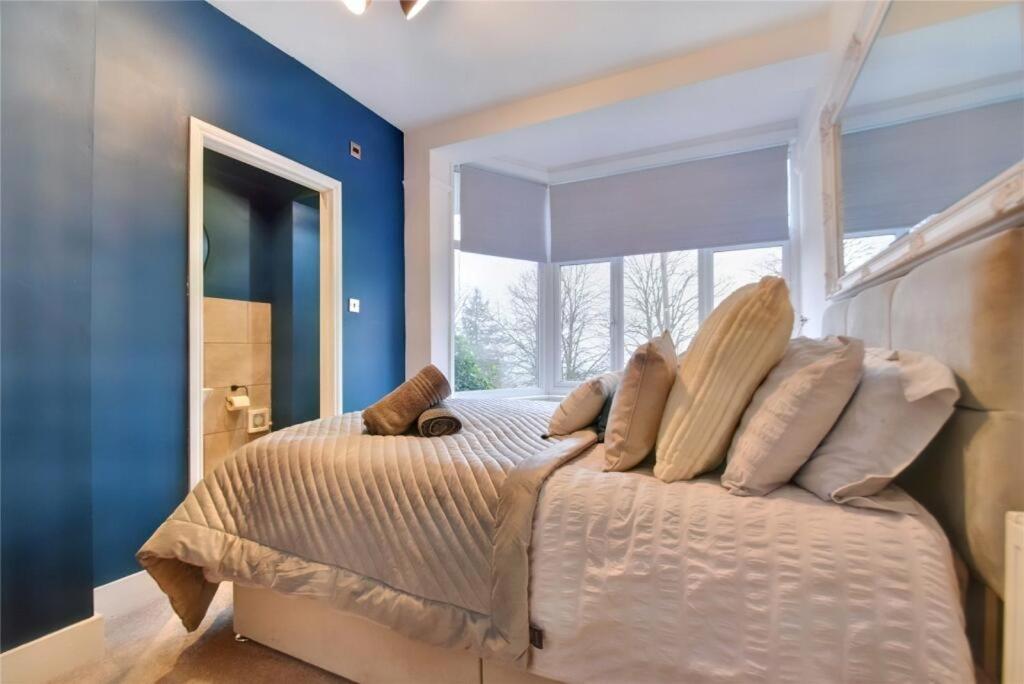 Kingsdown Apartment Грейт Малвърн Екстериор снимка